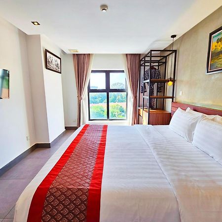 Le Botum Hotel Phnom-Penh Buitenkant foto