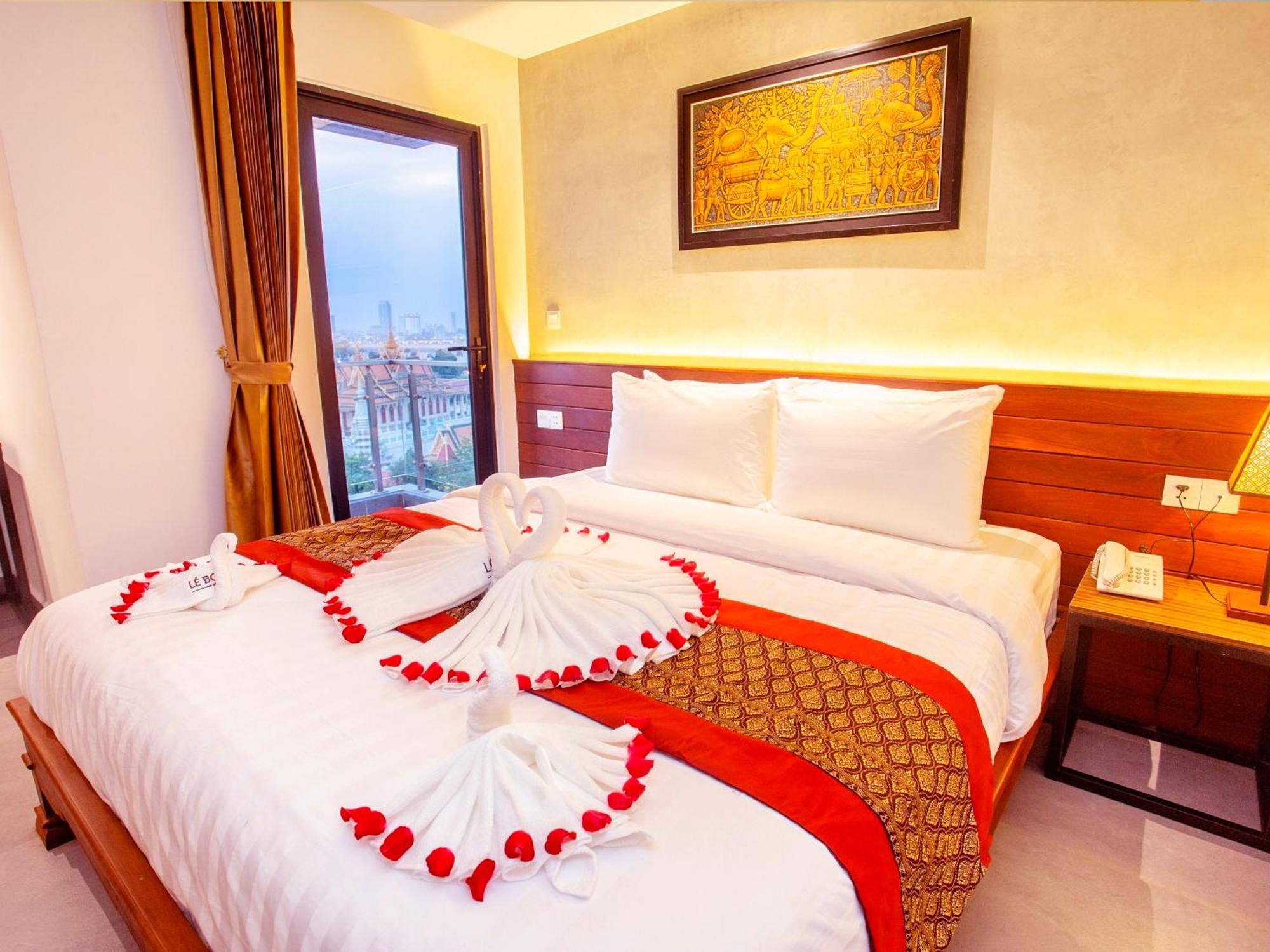 Le Botum Hotel Phnom-Penh Buitenkant foto