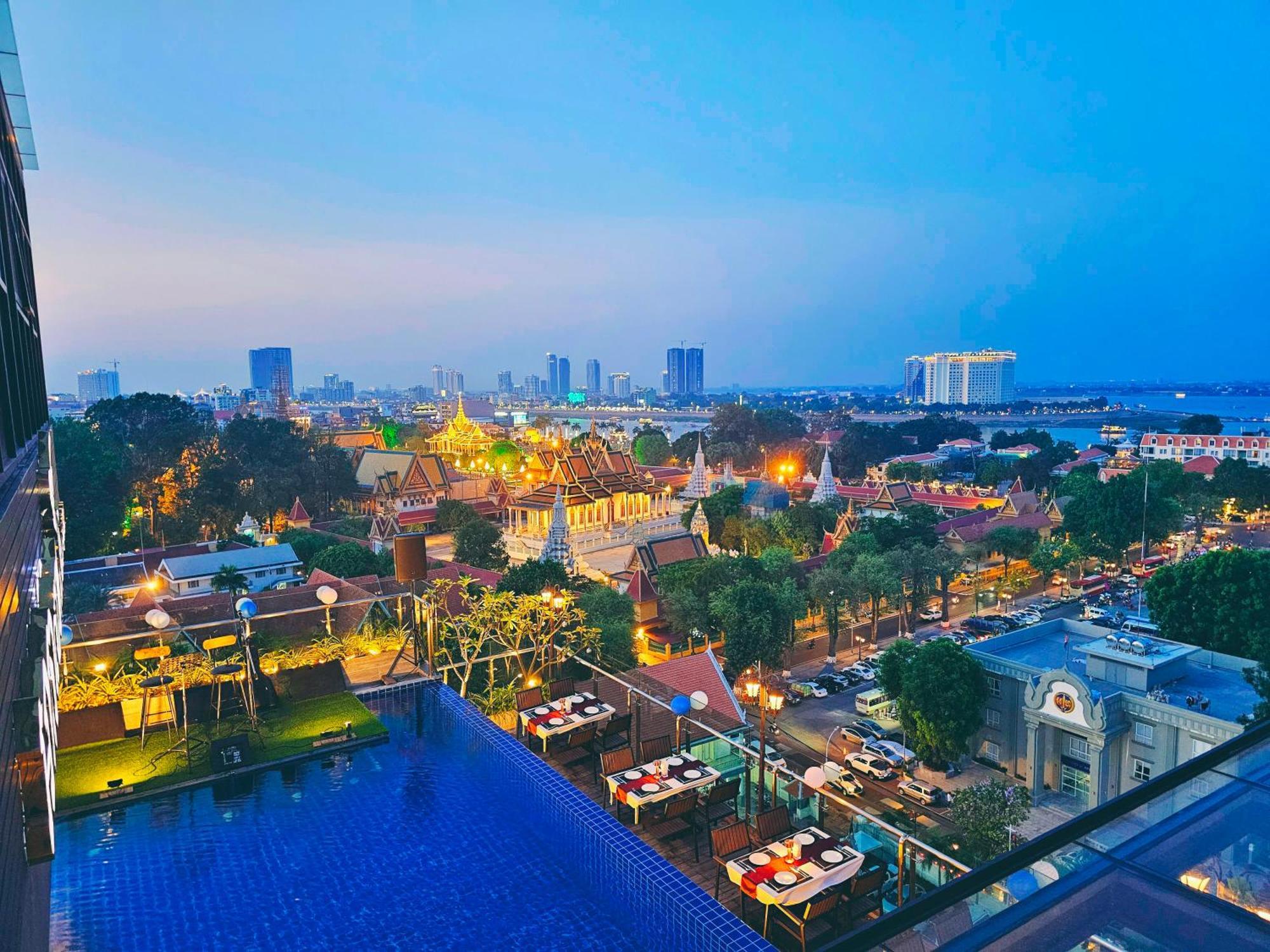 Le Botum Hotel Phnom-Penh Buitenkant foto