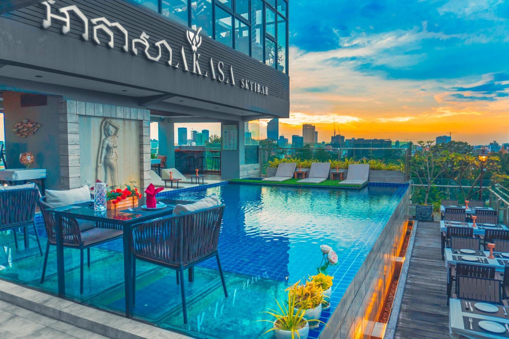 Le Botum Hotel Phnom-Penh Buitenkant foto
