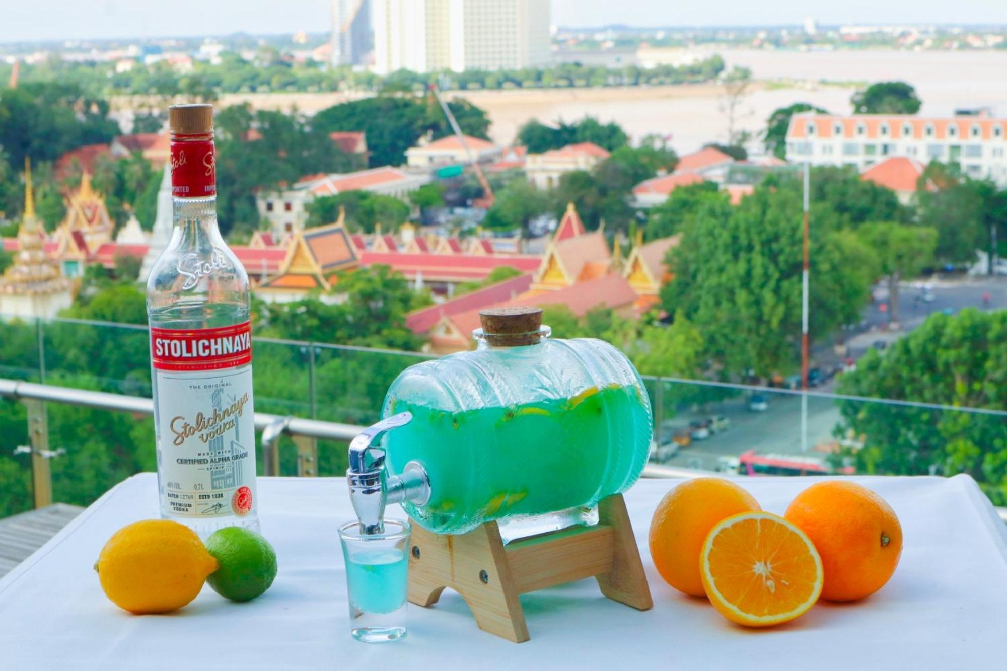 Le Botum Hotel Phnom-Penh Buitenkant foto