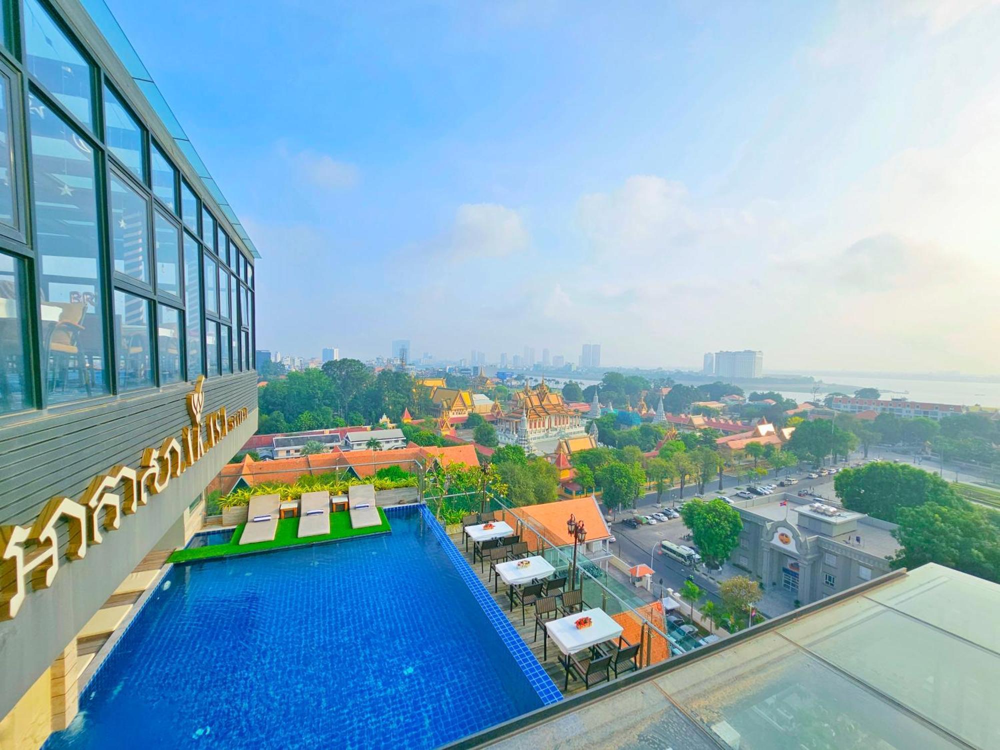 Le Botum Hotel Phnom-Penh Buitenkant foto