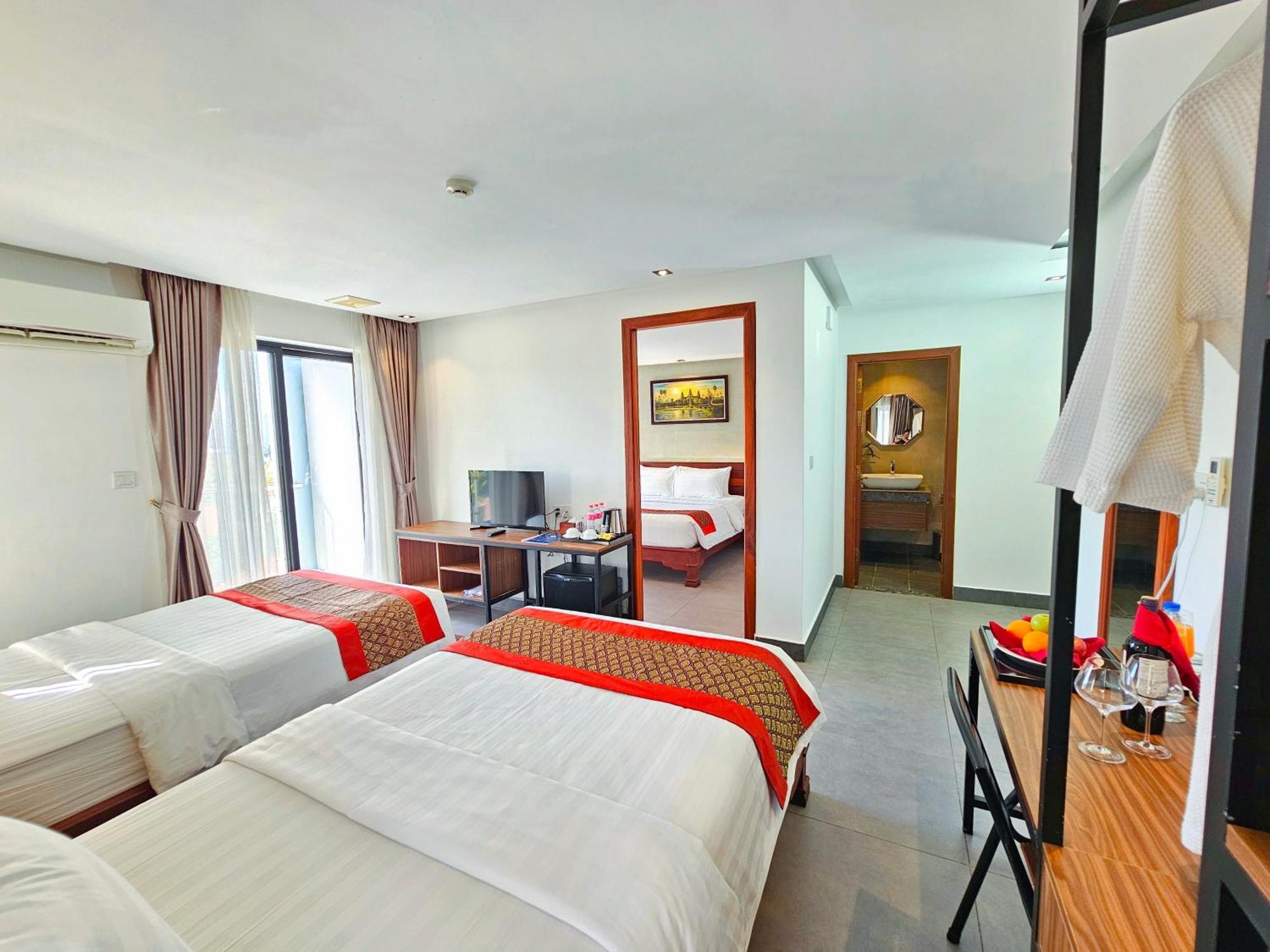 Le Botum Hotel Phnom-Penh Buitenkant foto