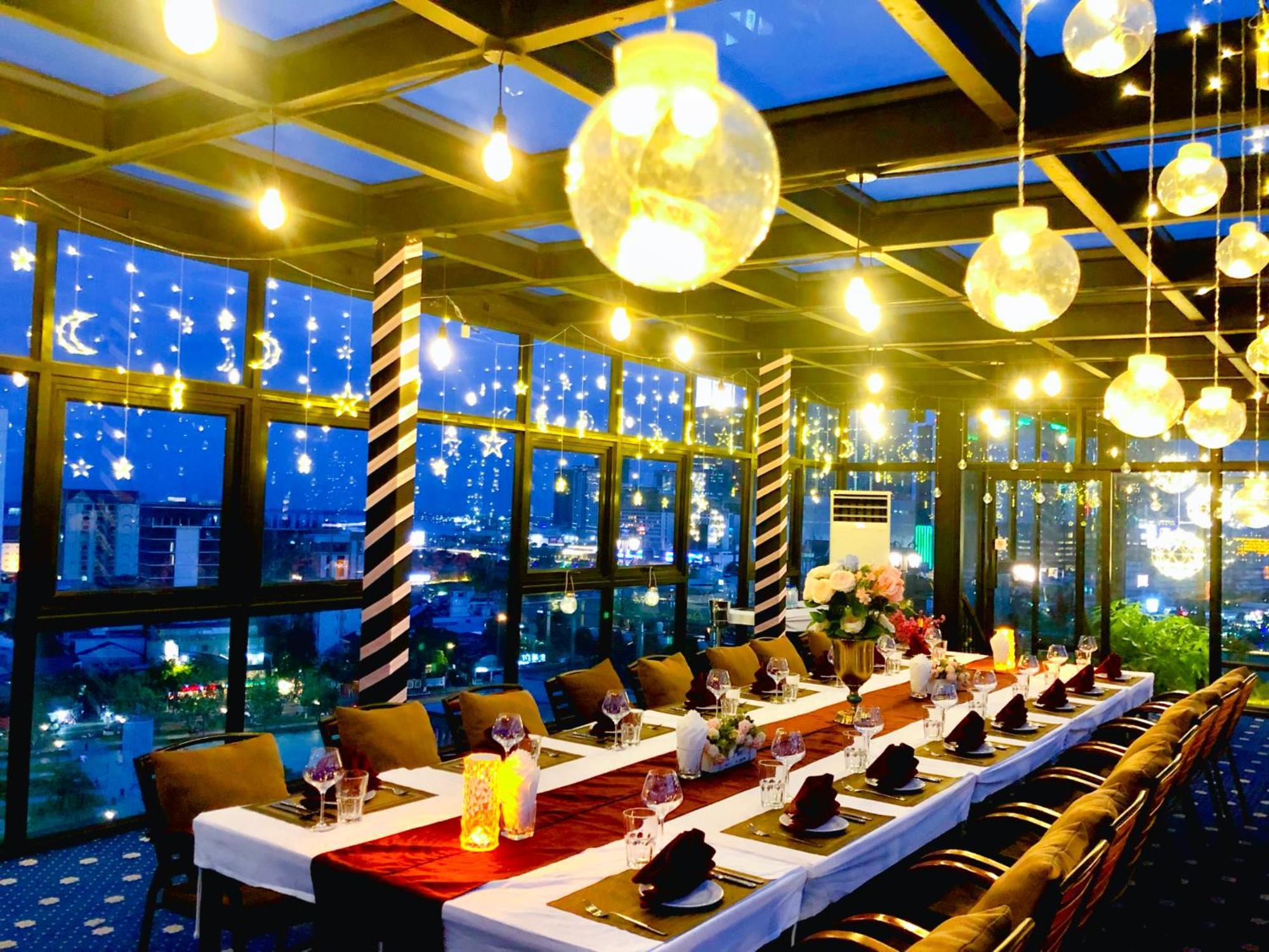 Le Botum Hotel Phnom-Penh Buitenkant foto