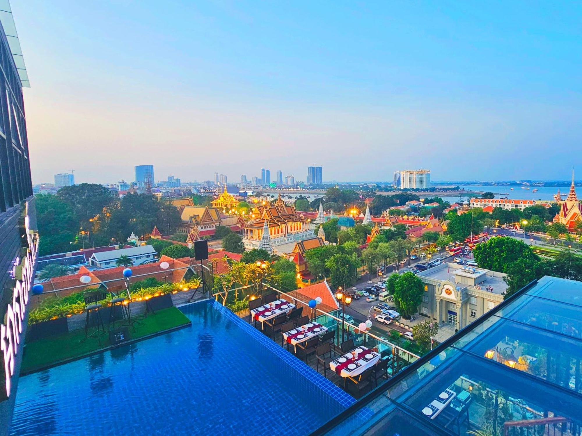 Le Botum Hotel Phnom-Penh Buitenkant foto