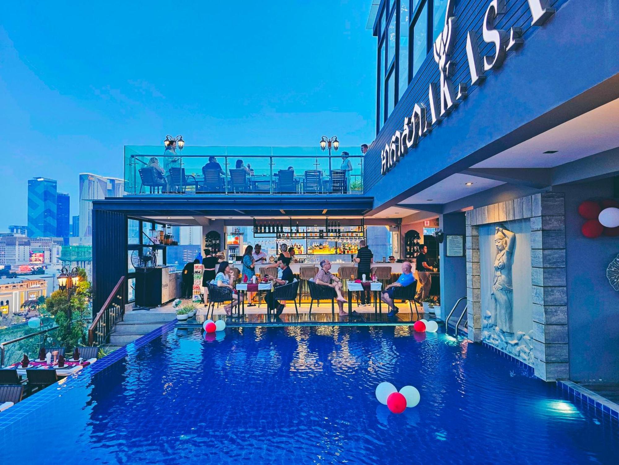 Le Botum Hotel Phnom-Penh Buitenkant foto