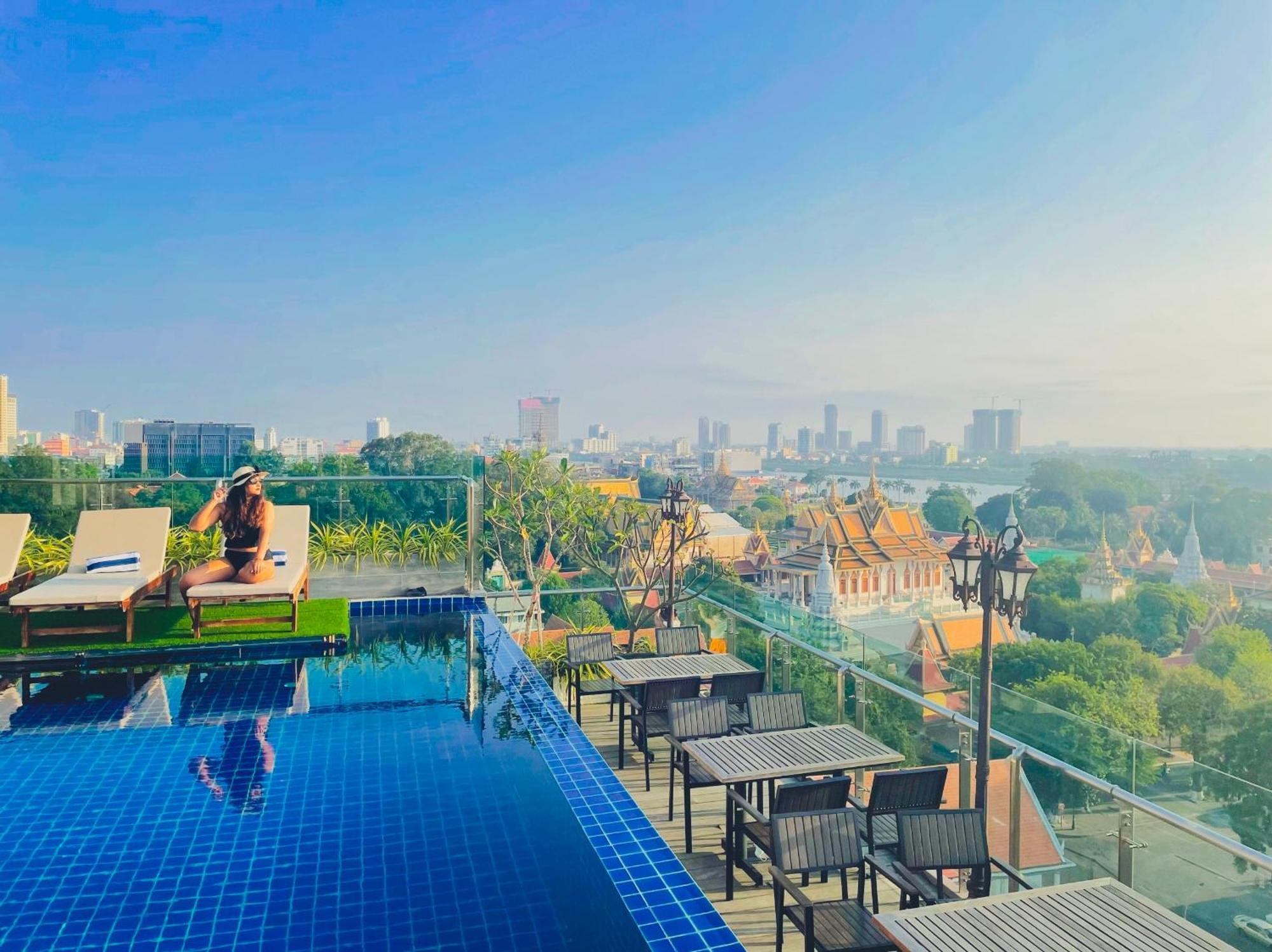 Le Botum Hotel Phnom-Penh Buitenkant foto
