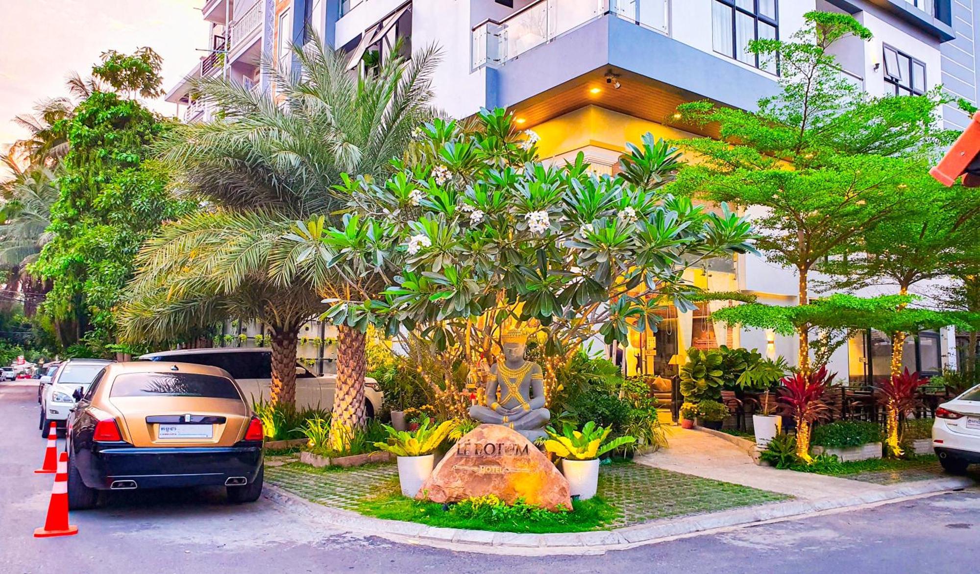 Le Botum Hotel Phnom-Penh Buitenkant foto